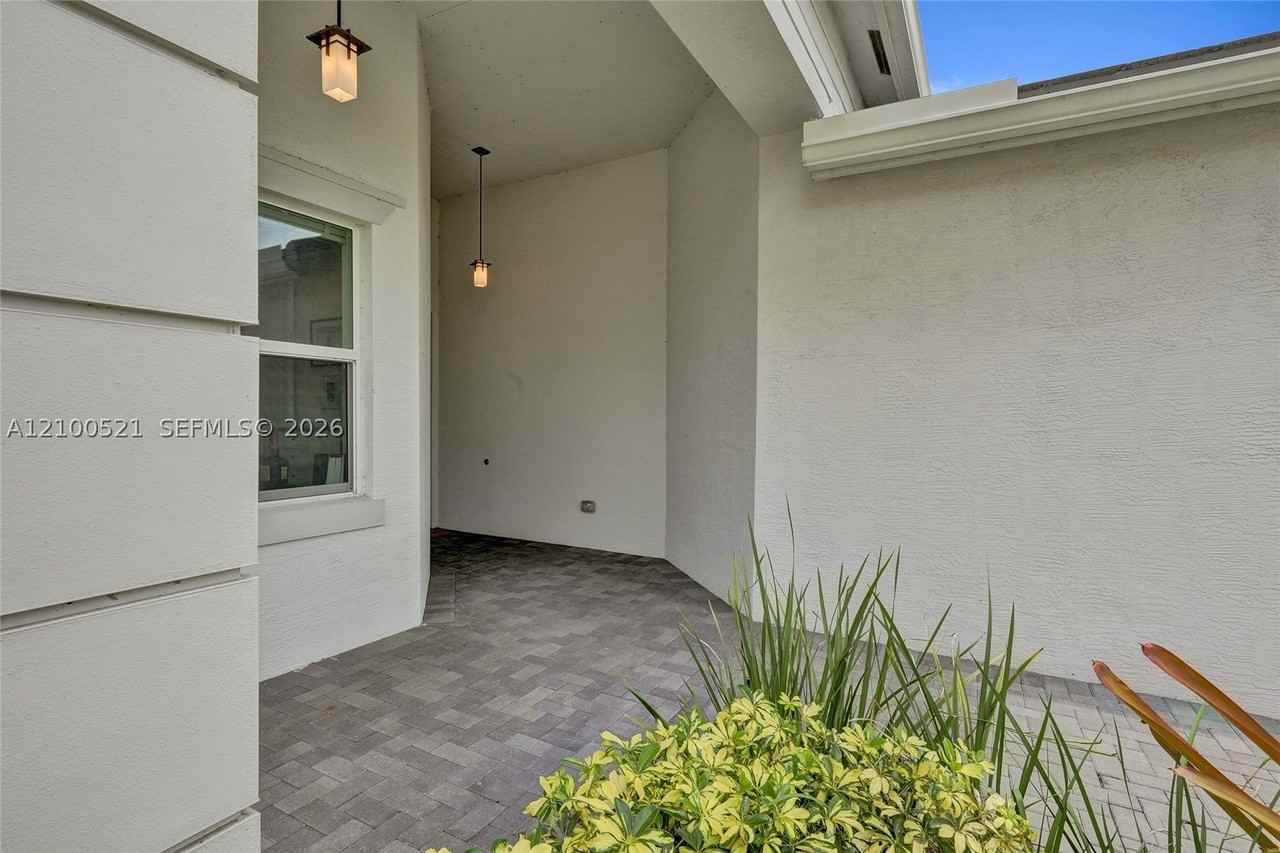 13328 Sw River Rock Rd - Photo 4 of 50