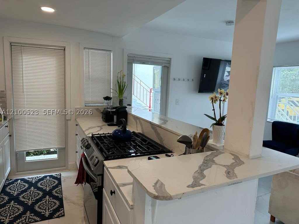 1234 Euclid Ave #1 - Photo 3 of 11