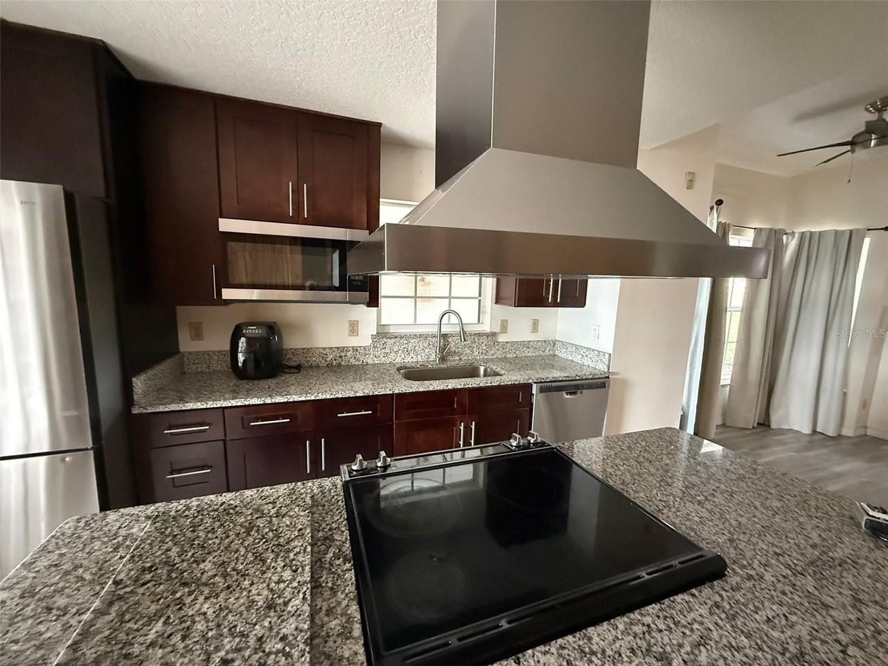 17430 Hillside Dr - Photo 3 of 15