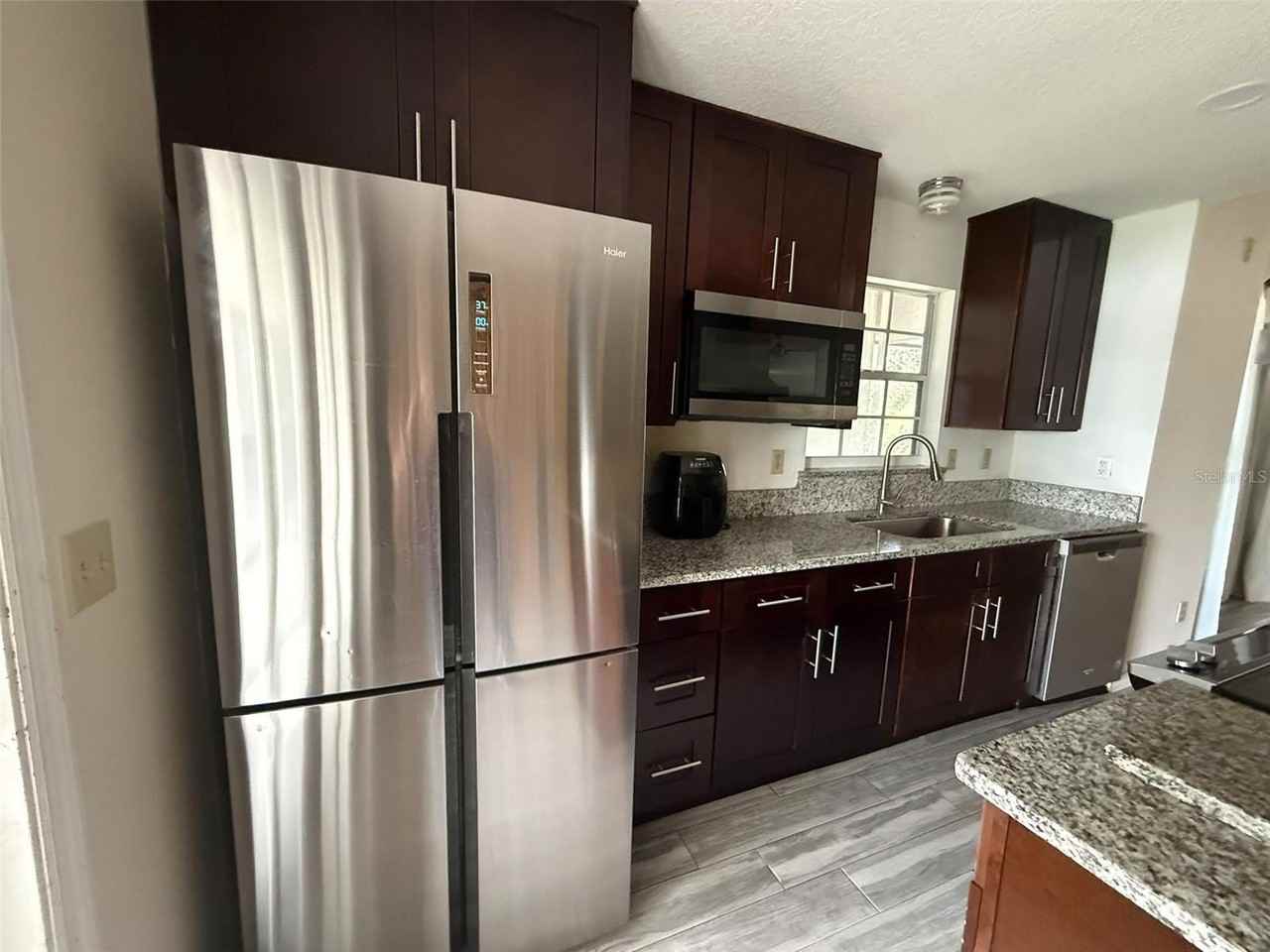 17430 Hillside Dr - Photo 4 of 15