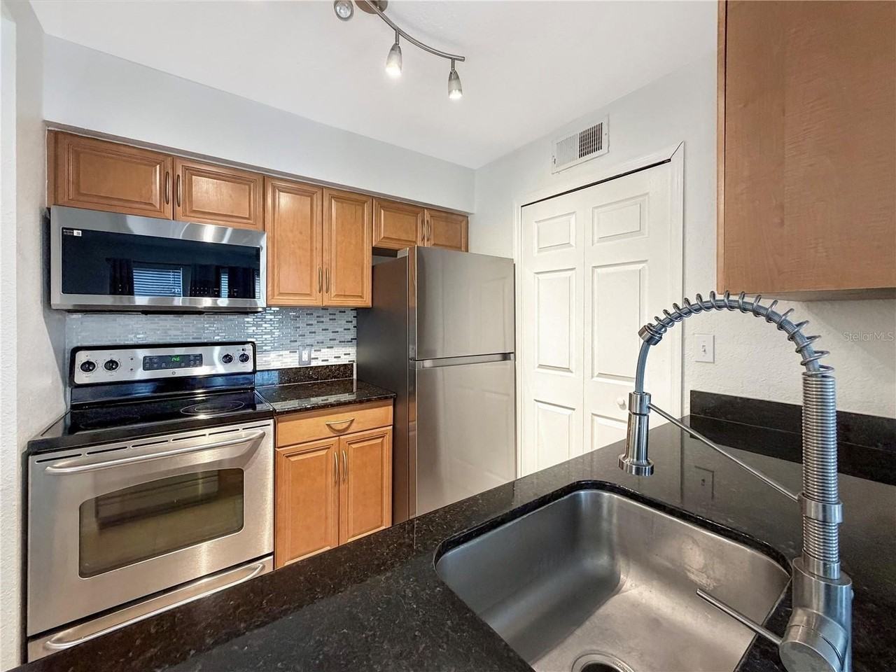 3305 Haviland Ct #101 - Photo 7 of 26