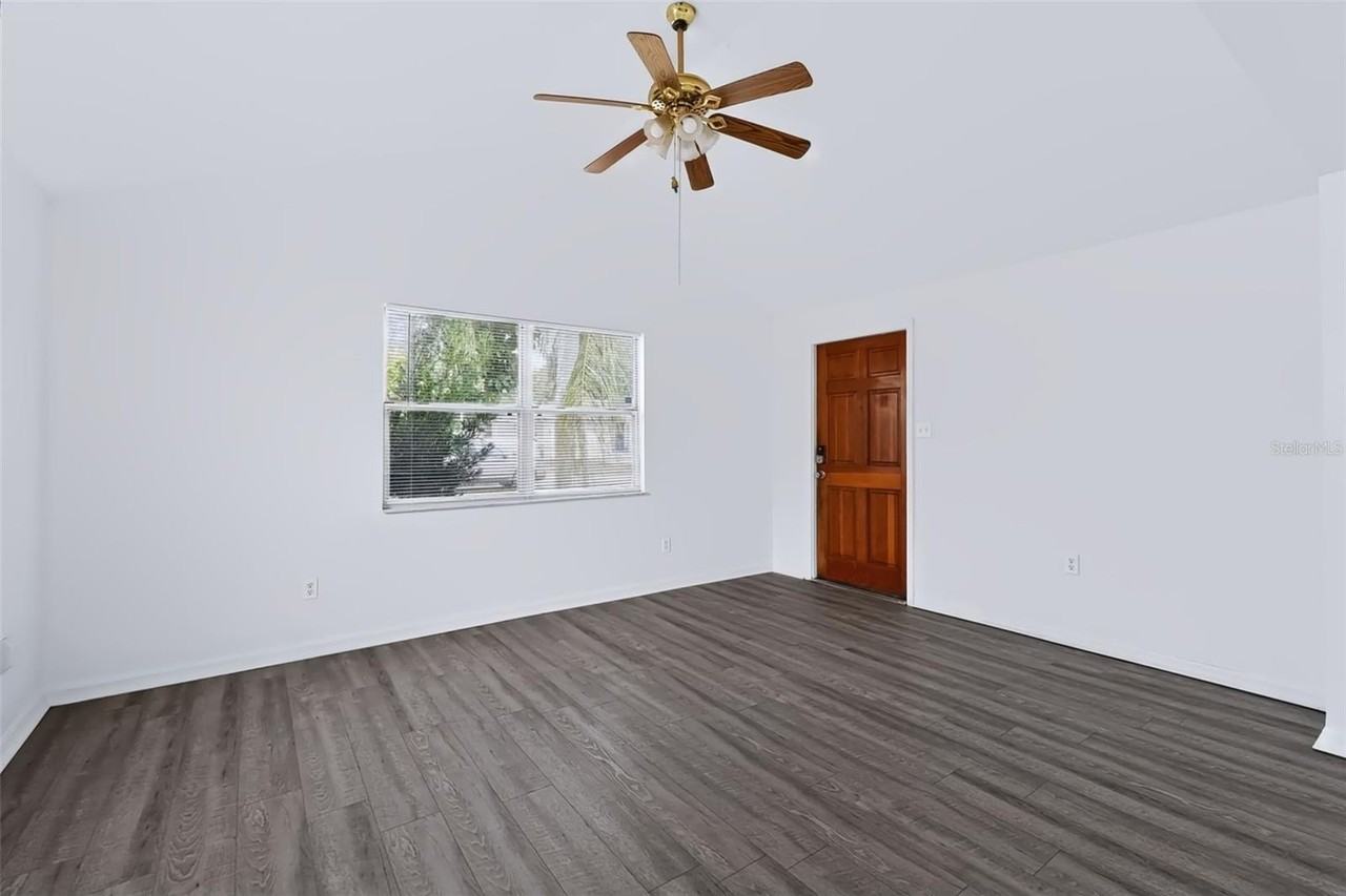 7606 Alvina St - Photo 4 of 34