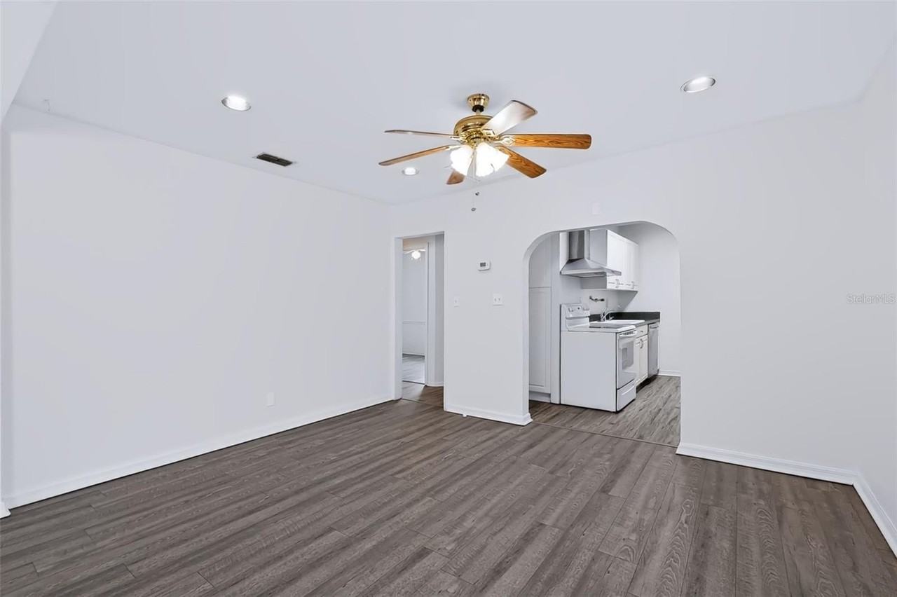 7606 Alvina St - Photo 5 of 34