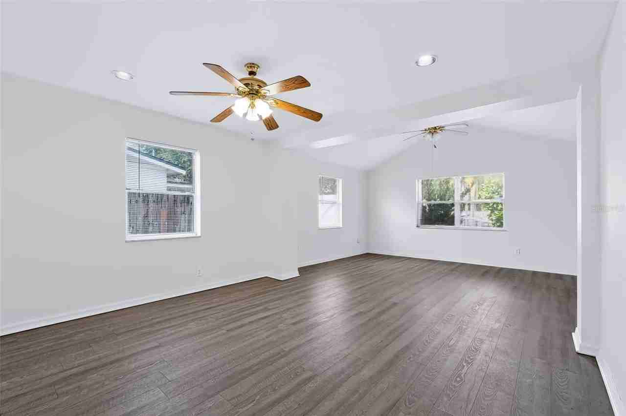 7606 Alvina St - Photo 6 of 34