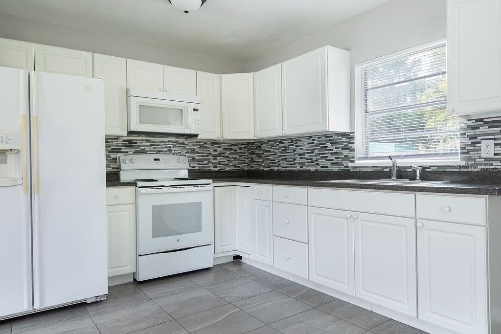 630 E Indiana Ave - Photo 7 of 13