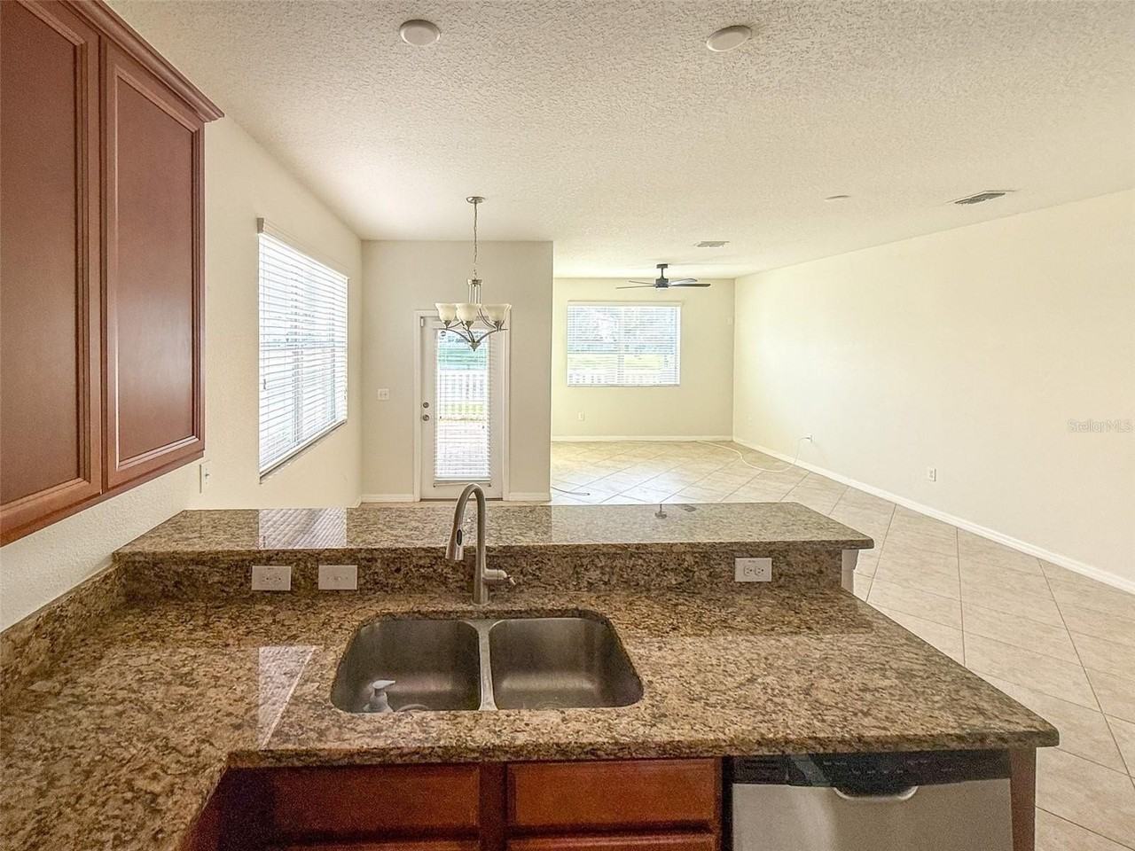 13715 Rosette Rd - Photo 5 of 27