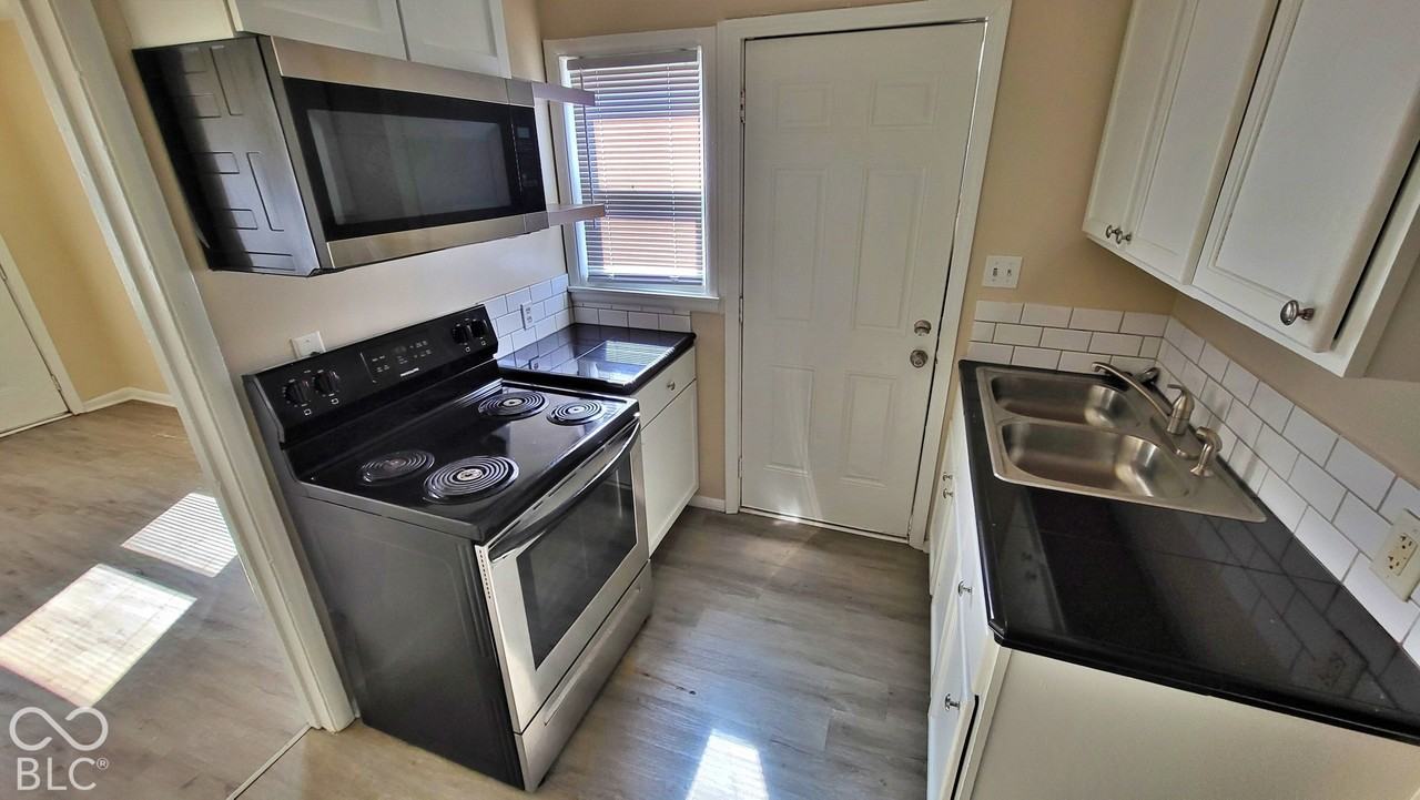 626 N Oxford St - Photo 6 of 13