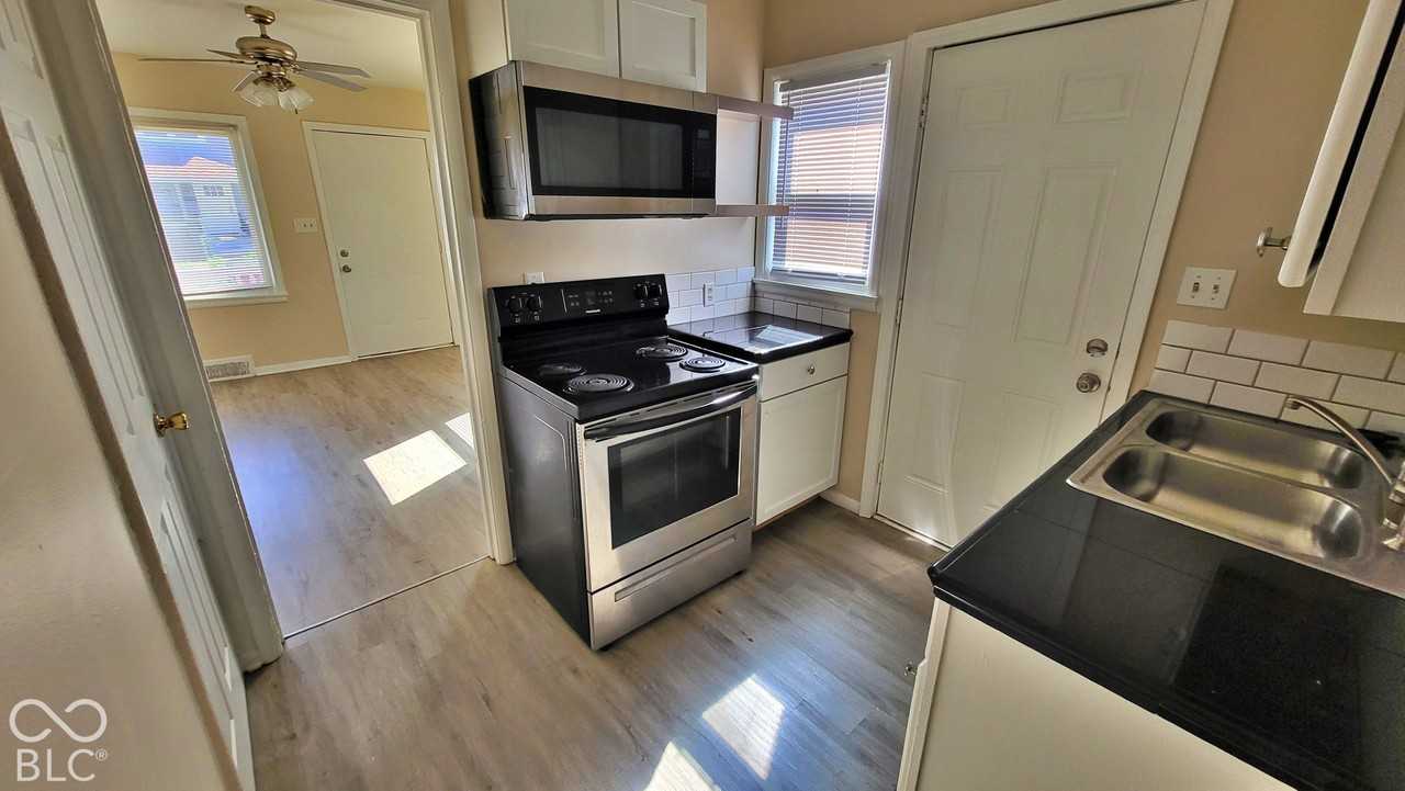 626 N Oxford St - Photo 7 of 13