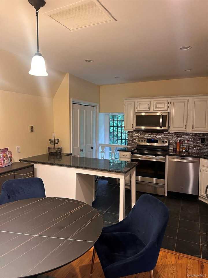 3 Beecher Ln #4B - Photo 2 of 3