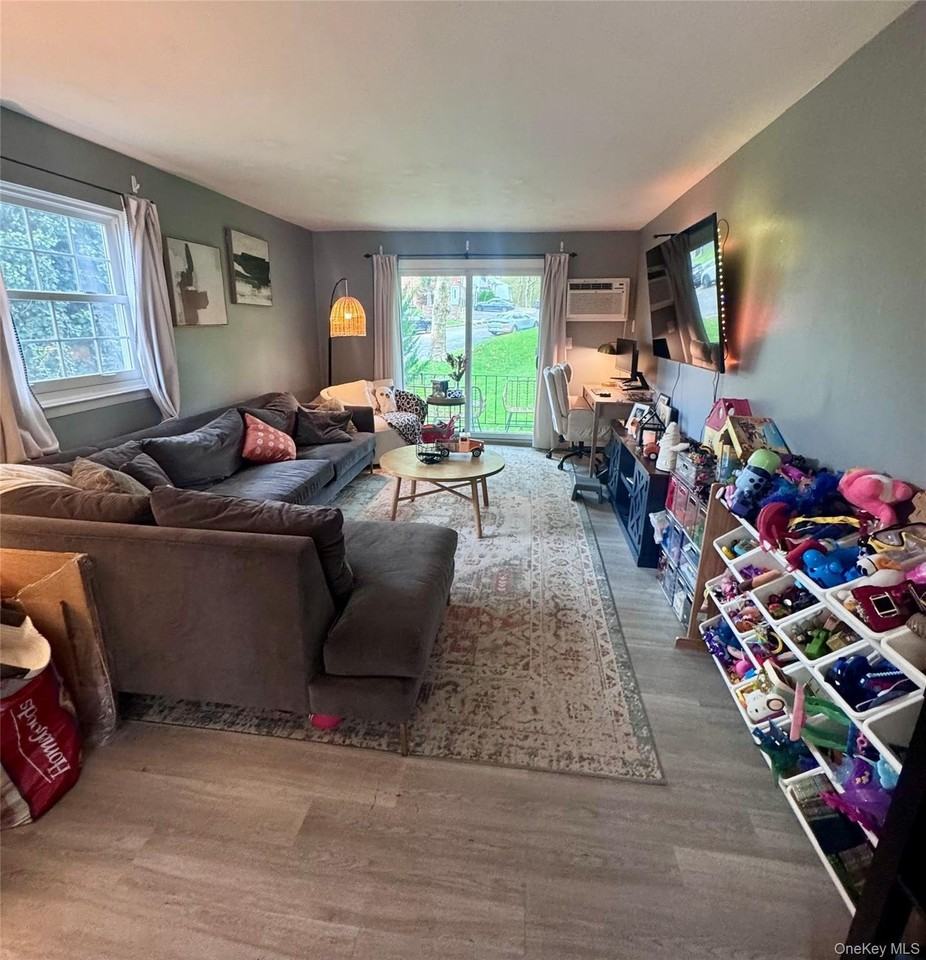 502 Towne House Vlg - Photo 4 of 20