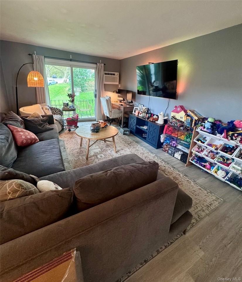 502 Towne House Vlg - Photo 5 of 20