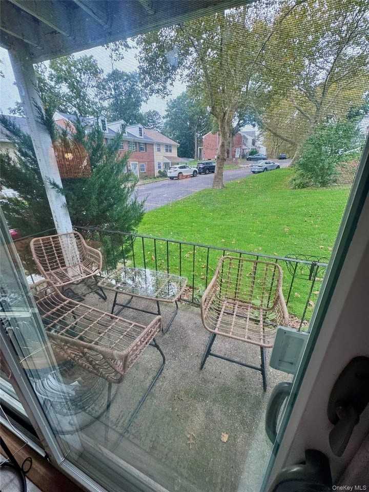 502 Towne House Vlg - Photo 7 of 20