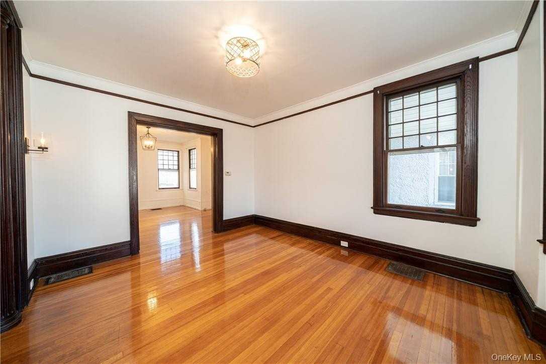 71 Rossmore Ave - Photo 5 of 34