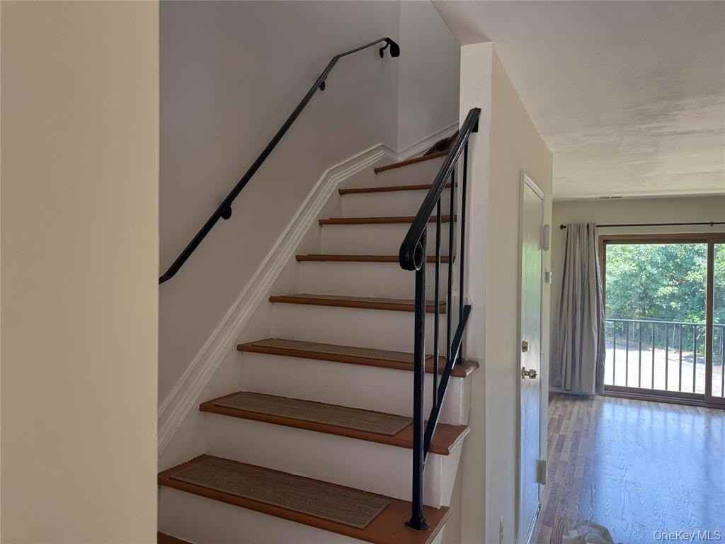 200 Hilton Ave #30 - Photo 5 of 34