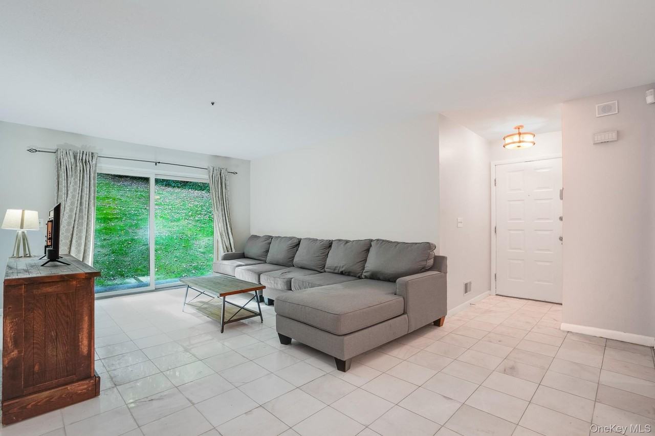22 Cedar Pond Ln #22 - Photo 4 of 27