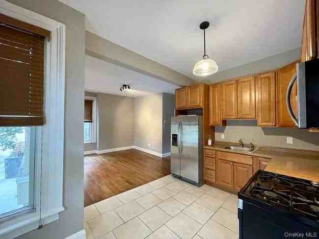 81 Cannon St #2 - Photo 5 of 9