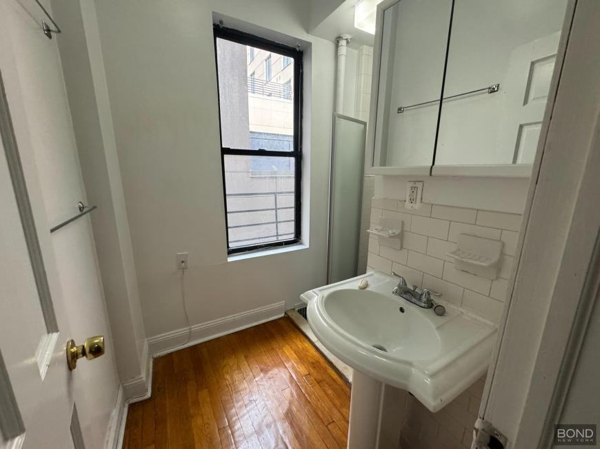 357 W 53rd St - Photo 5 of 6