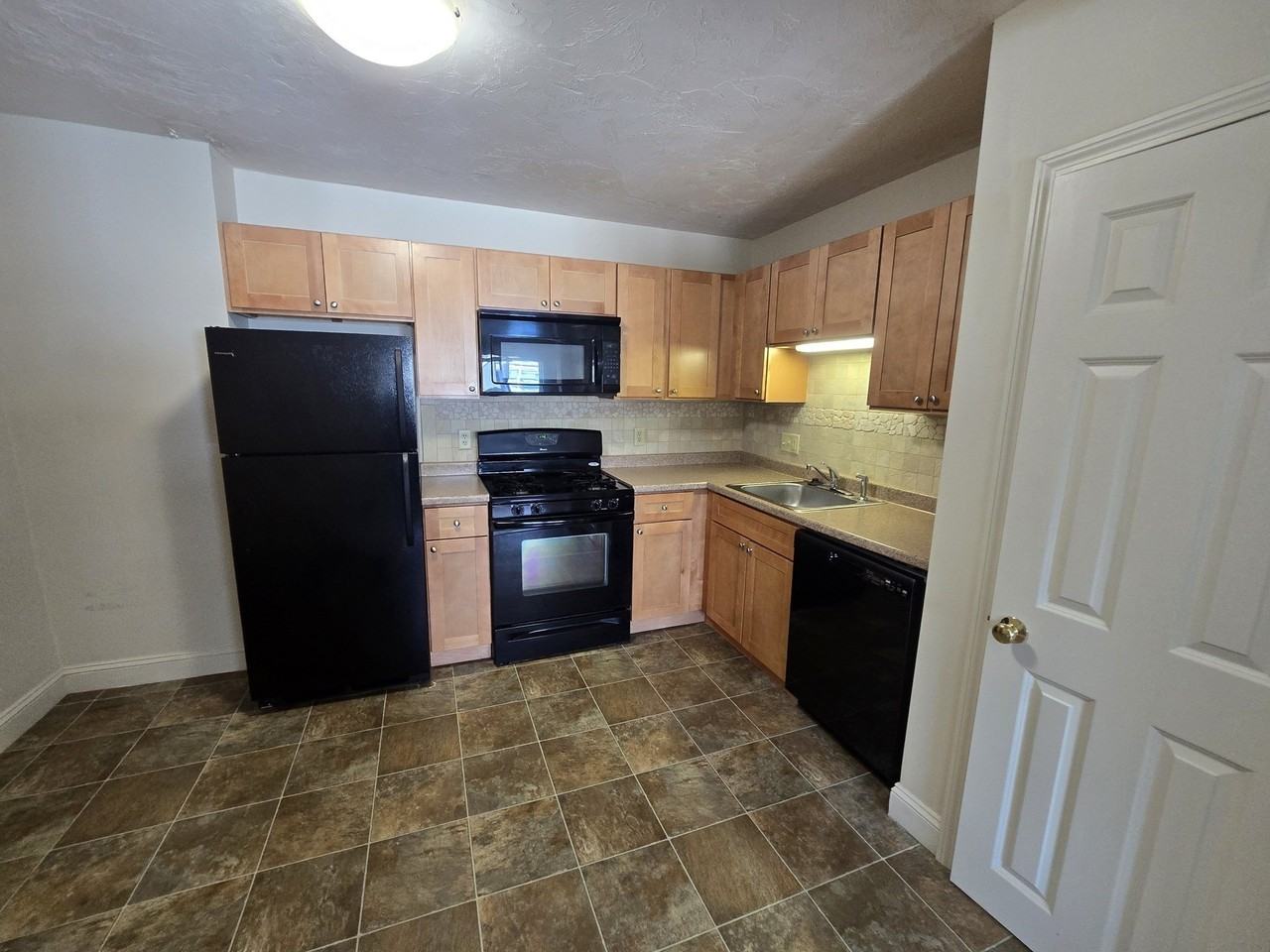 720 Main St #10 - Photo 4 of 24