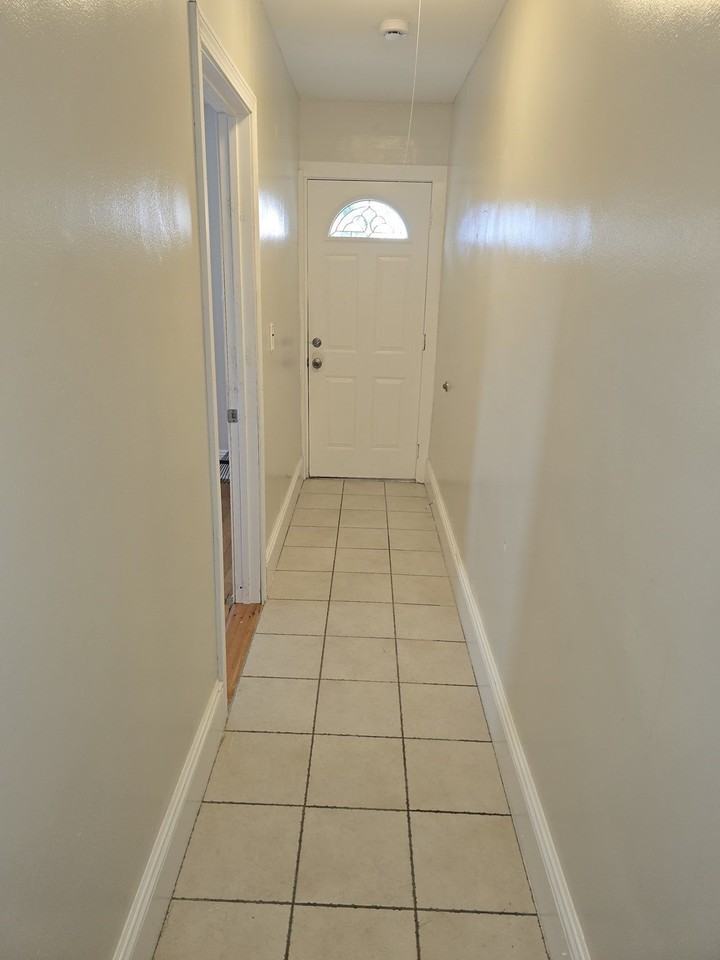 11 Ropes St #1 - Photo 2 of 12