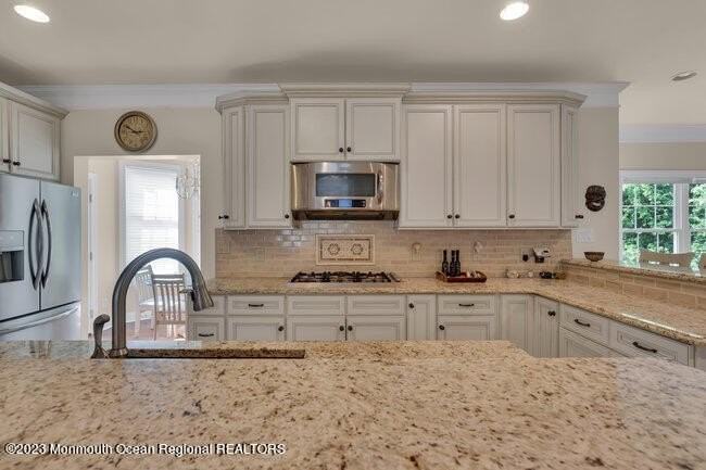 42 Pitney Ave - Photo 7 of 48