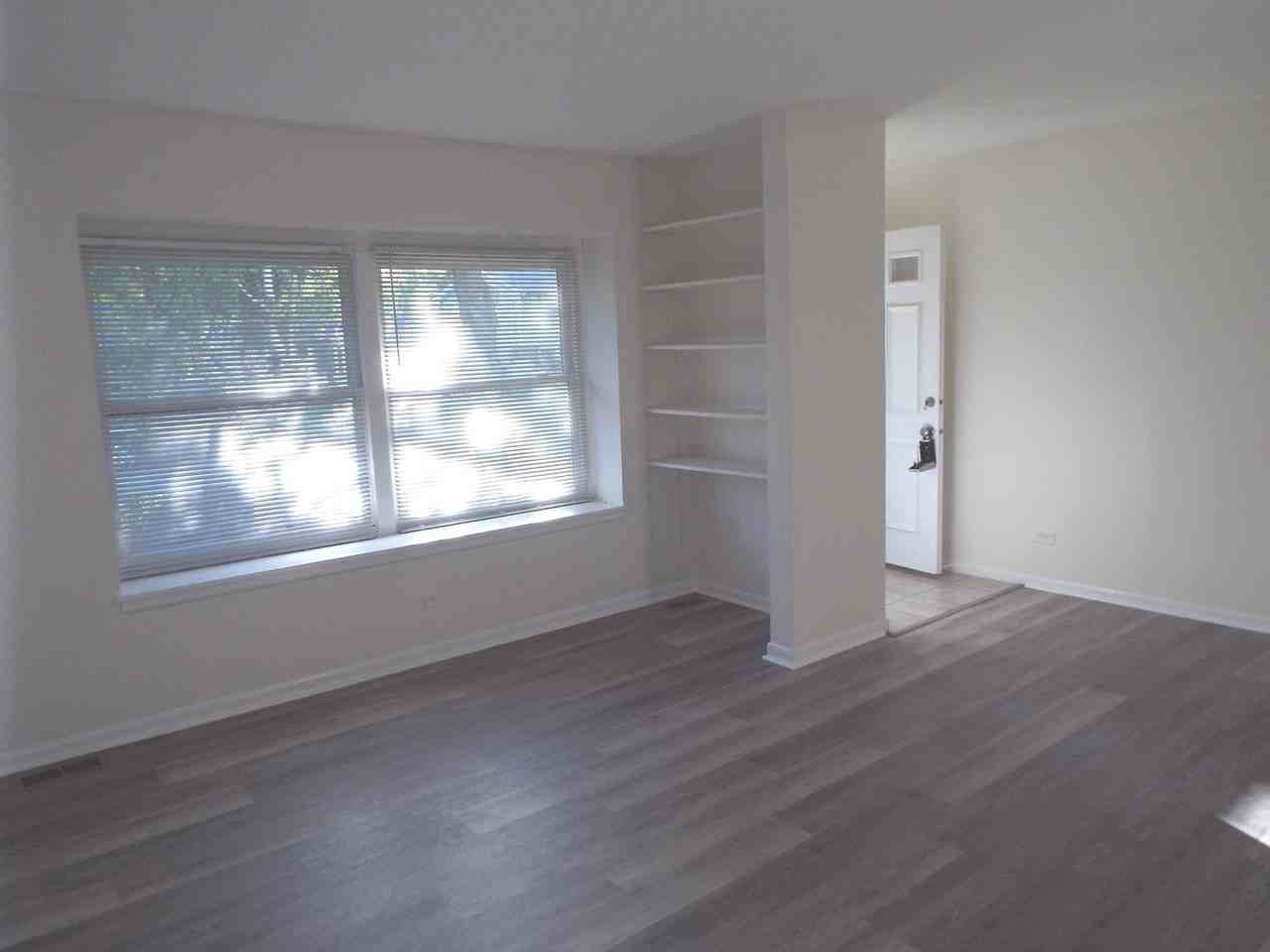 158 S Orchard Dr - Photo 2 of 11