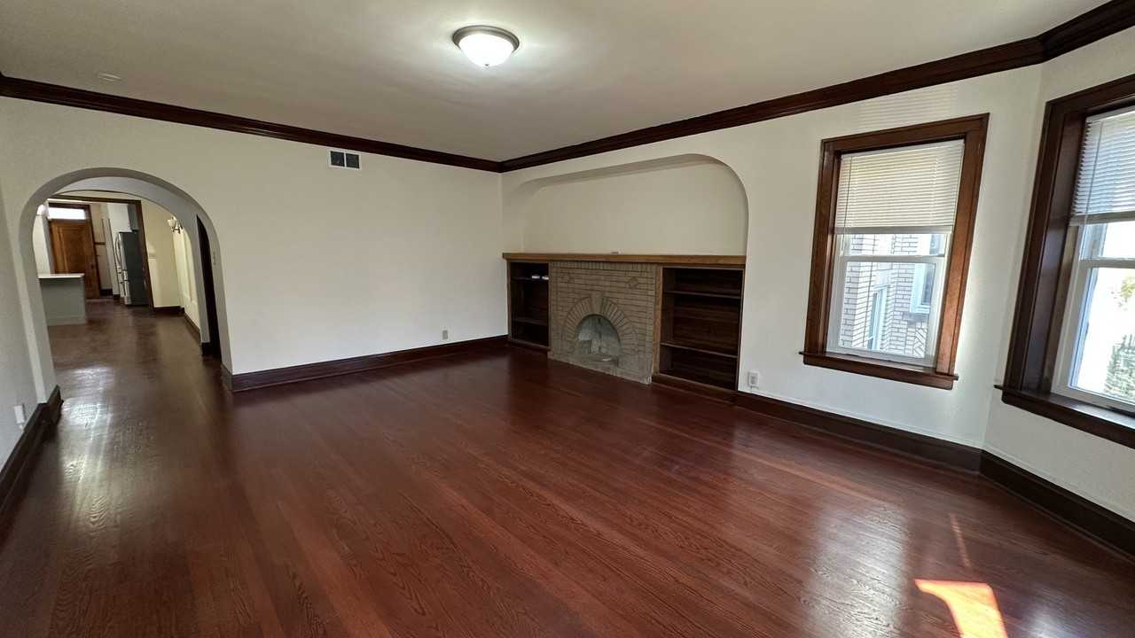 5530 N Artesian Ave #2 - Photo 3 of 16