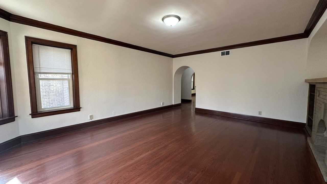 5530 N Artesian Ave #2 - Photo 4 of 16