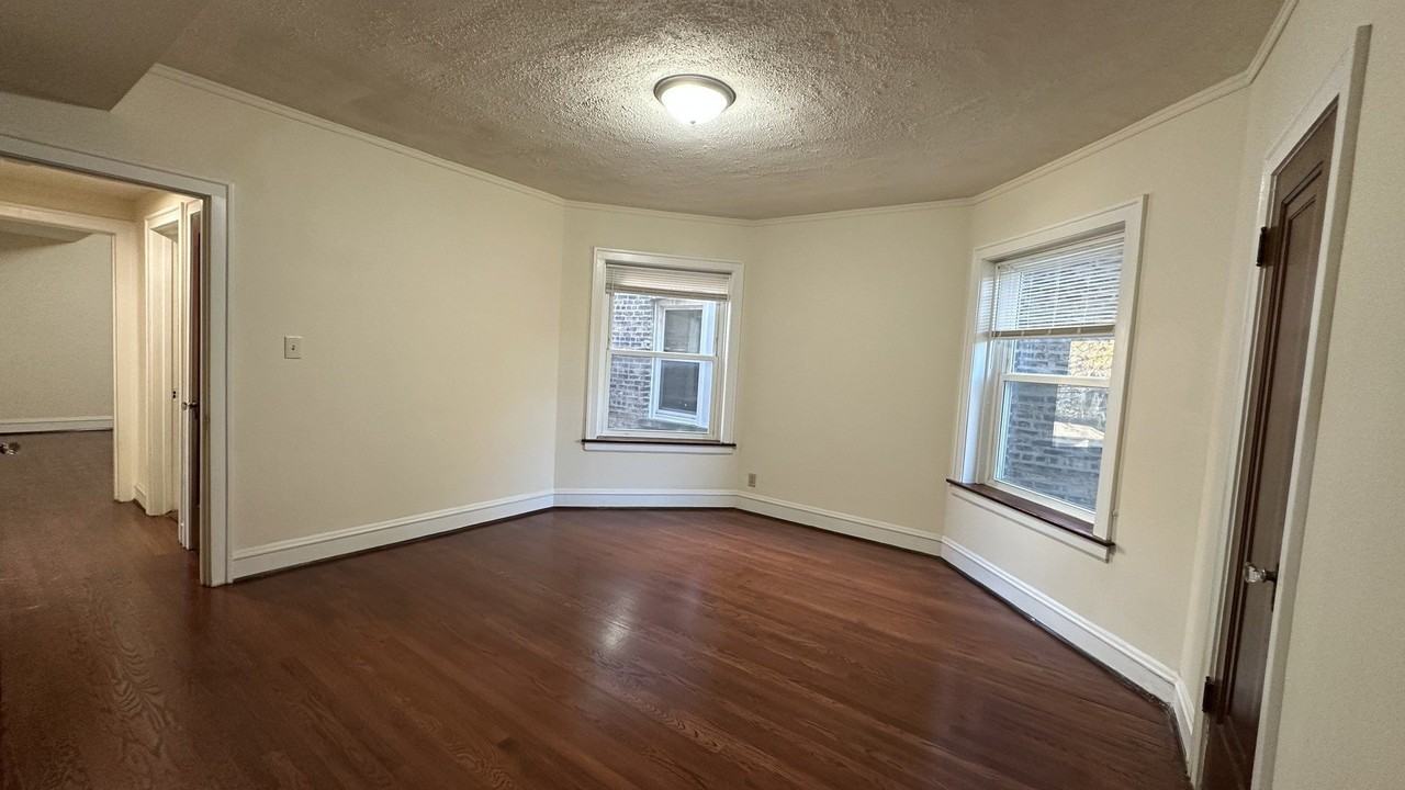 5530 N Artesian Ave #2 - Photo 5 of 16