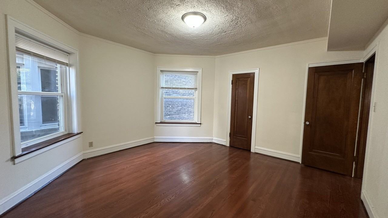 5530 N Artesian Ave #2 - Photo 6 of 16