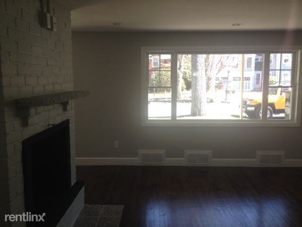 10 Lafayette Rd - Photo 3 of 10