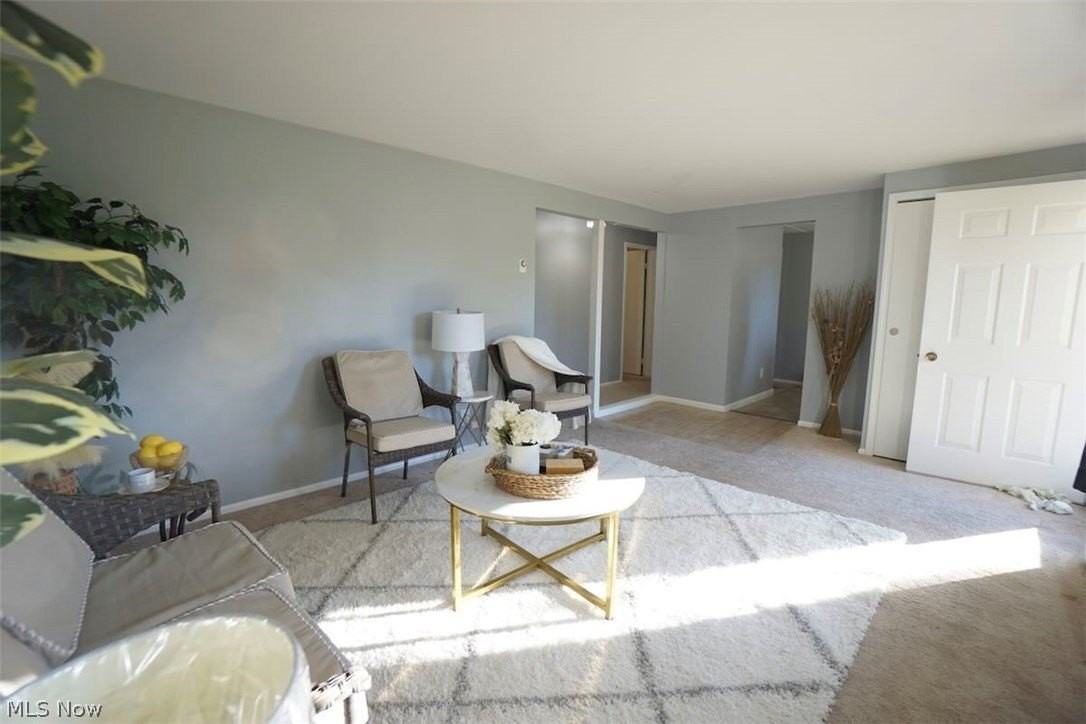 211 Hilltop Dr - Photo 4 of 13