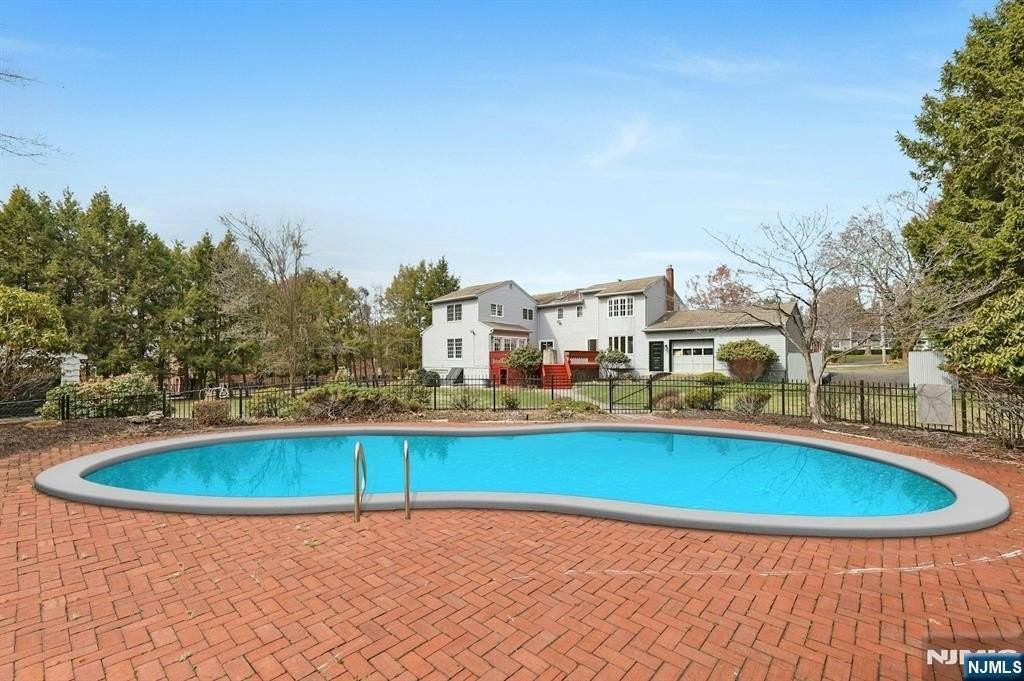 11 Old Tappan Rd - Photo 2 of 39
