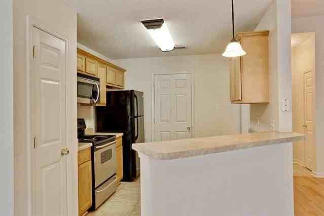 713 Chevreuil St - Photo 4 of 12
