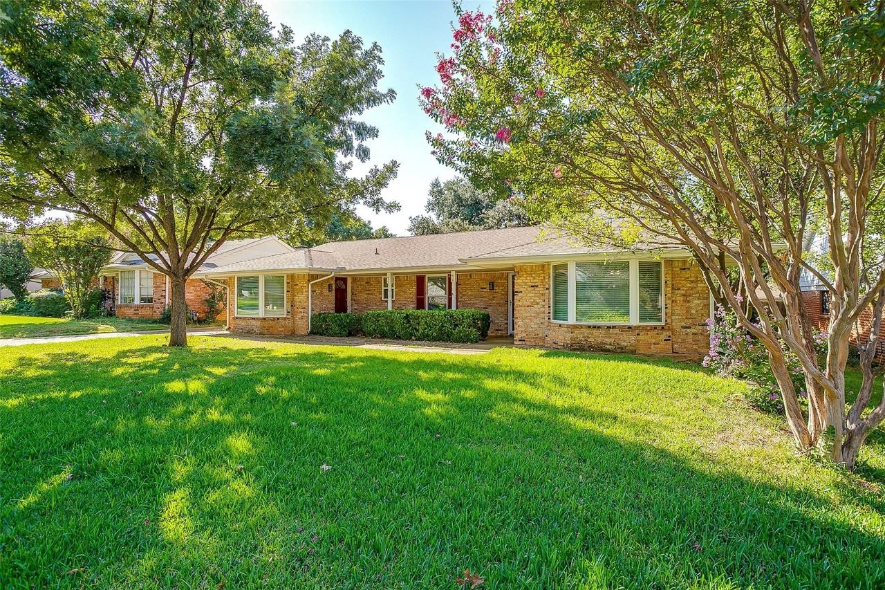 1706 Larkspur Dr - Photo 2 of 33