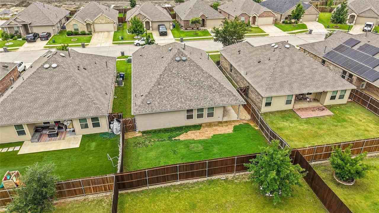 906 Silverbell St - Photo 5 of 15