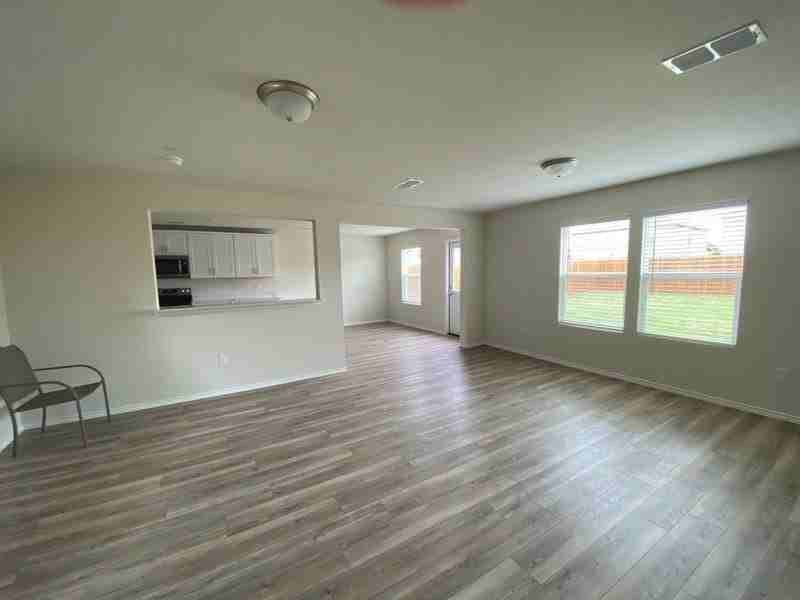 405 S Hopson St - Photo 2 of 13