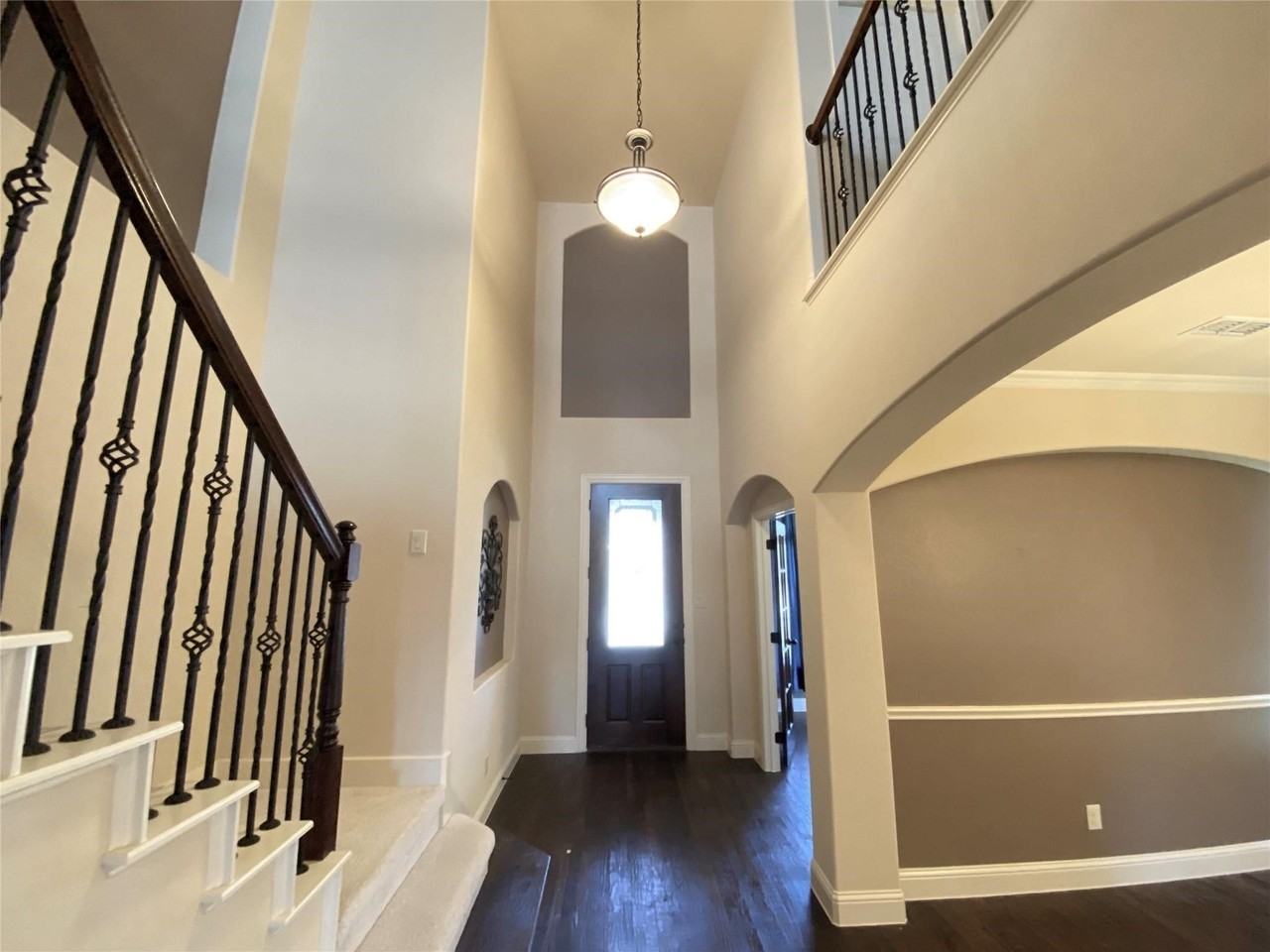 3901 Jeanette Ln - Photo 4 of 23