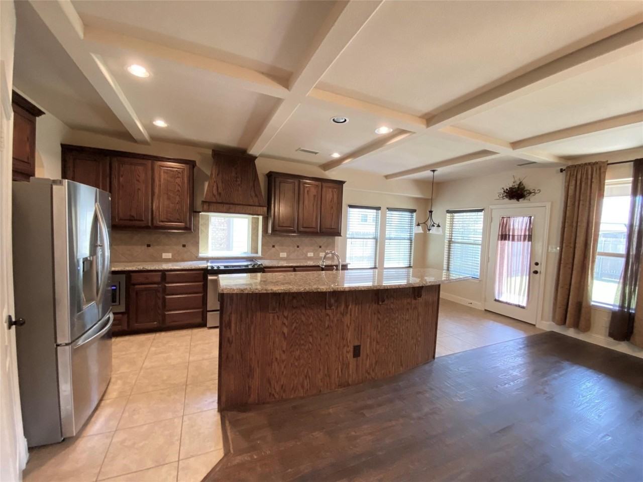 3901 Jeanette Ln - Photo 6 of 23