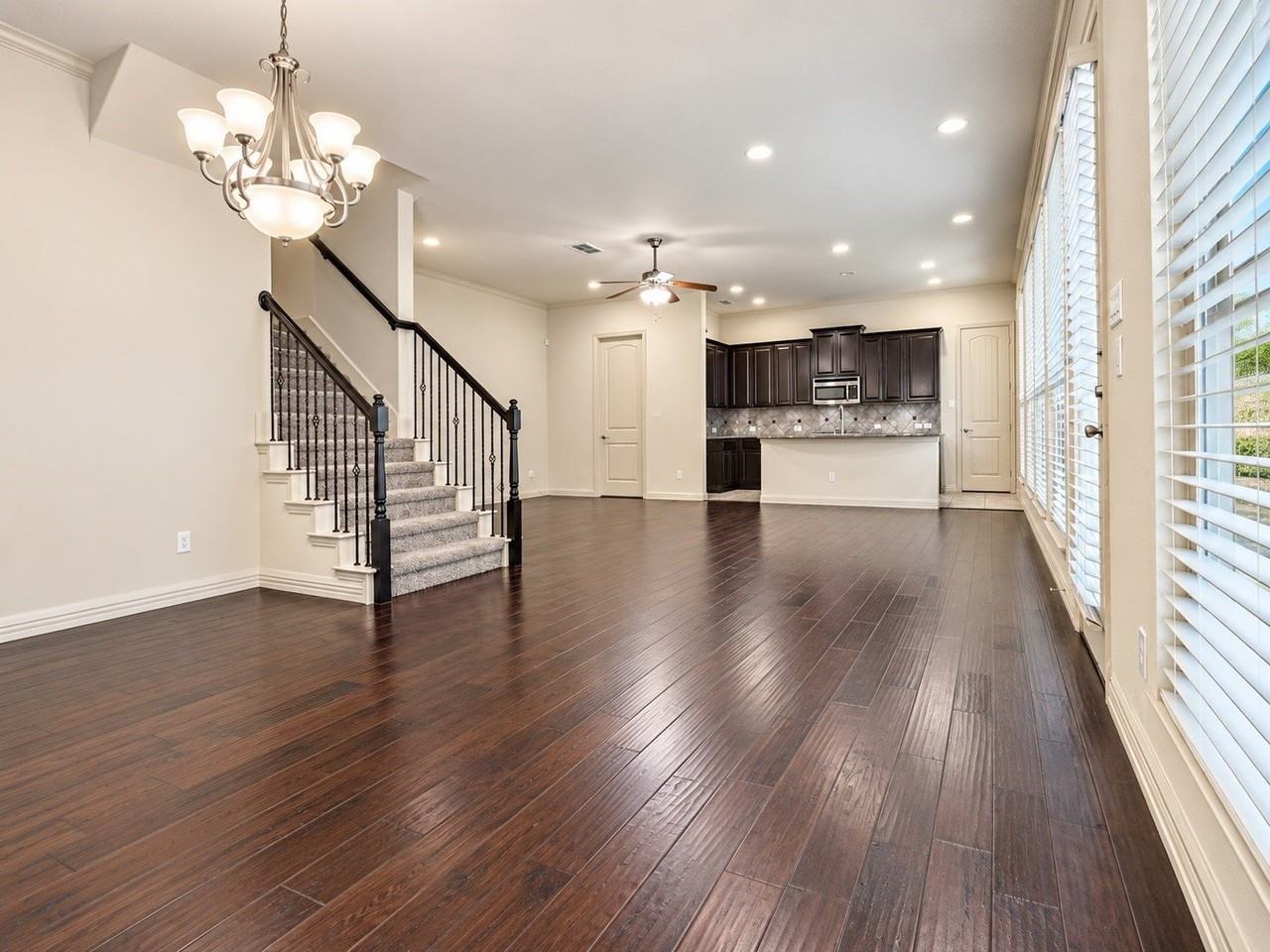219 Carrington Ln - Photo 4 of 25