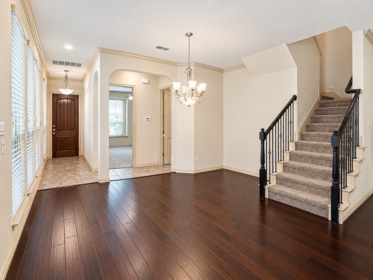 219 Carrington Ln - Photo 6 of 25