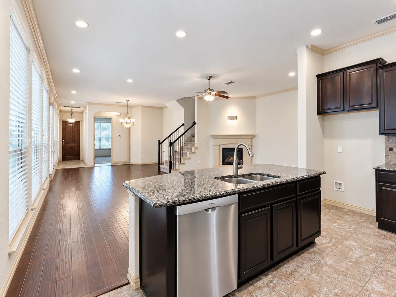 219 Carrington Ln - Photo 7 of 25