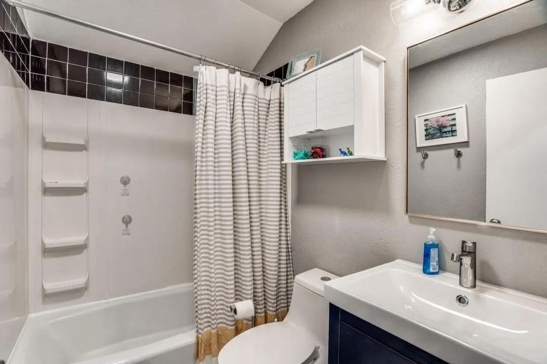2116 Oak Brook Dr - Photo 4 of 17