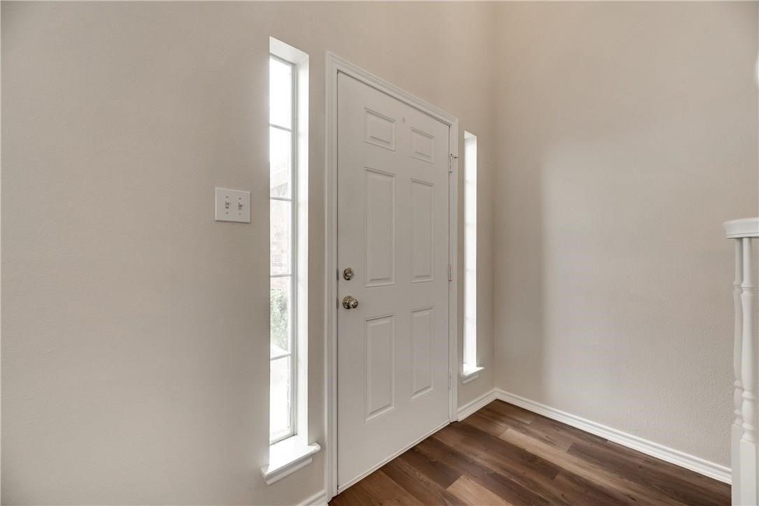2609 Creekbend Dr - Photo 4 of 24