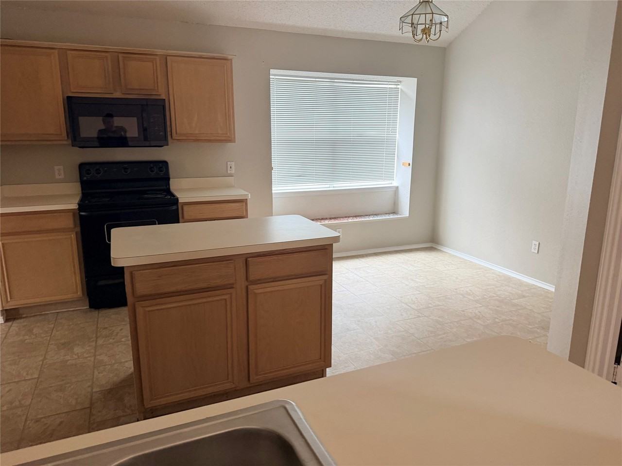 437 Kimmel Dr - Photo 4 of 13