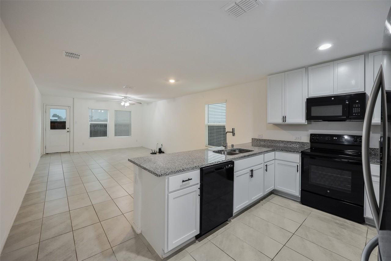6021 Merryvale Ln - Photo 3 of 27