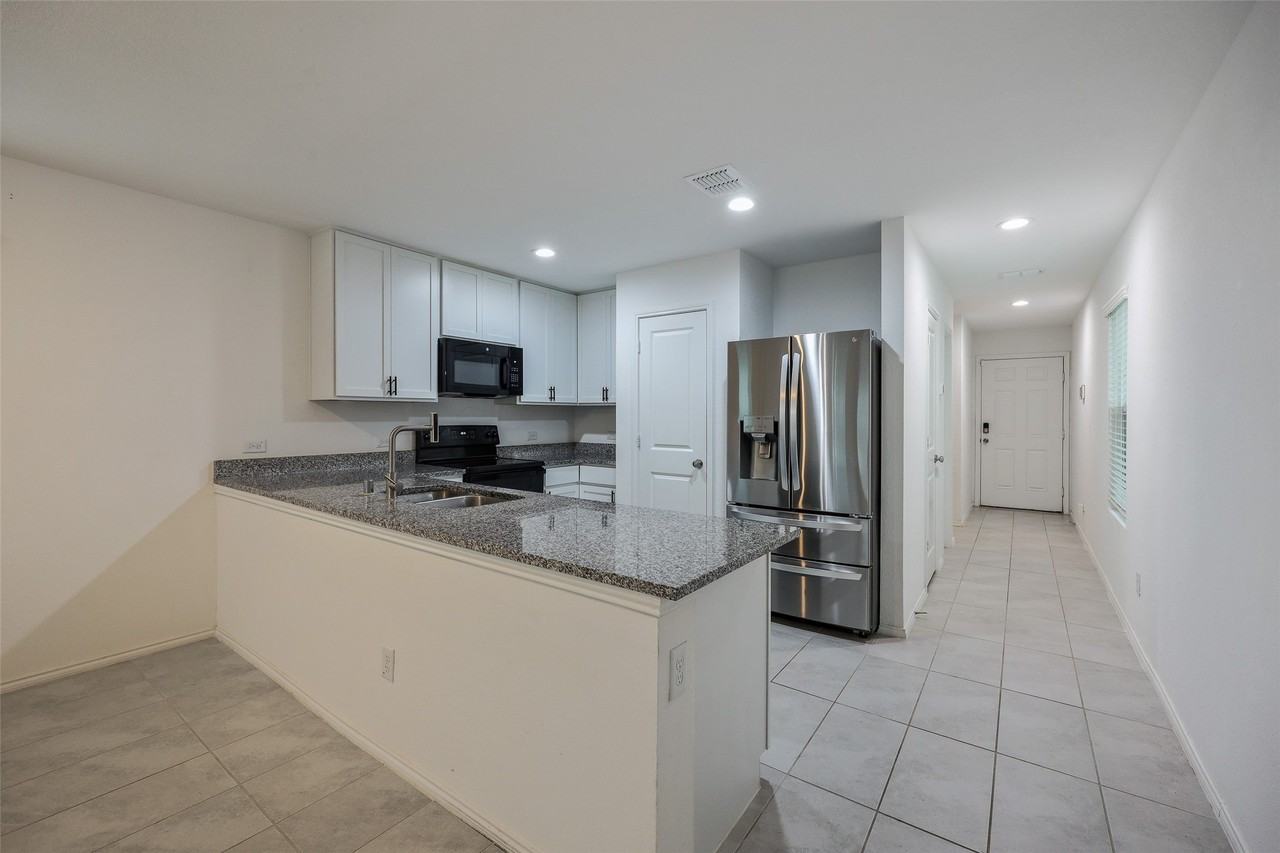 6021 Merryvale Ln - Photo 6 of 27