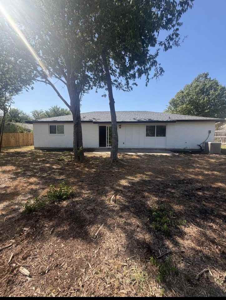3709 Clark Ct - Photo 2 of 4