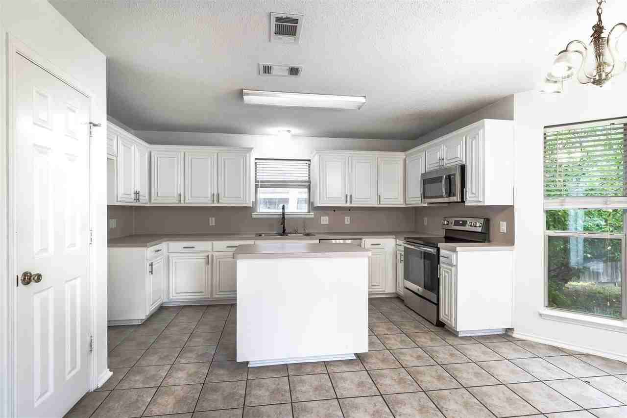 7921 Rattlers Ct - Photo 4 of 17