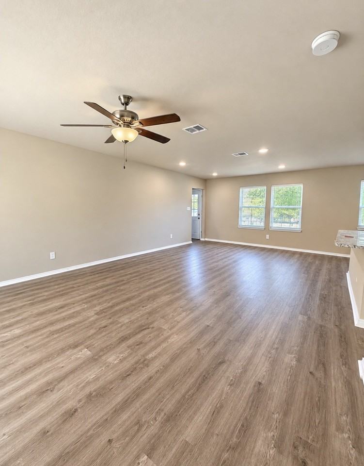 4729 Leonard St - Photo 3 of 3