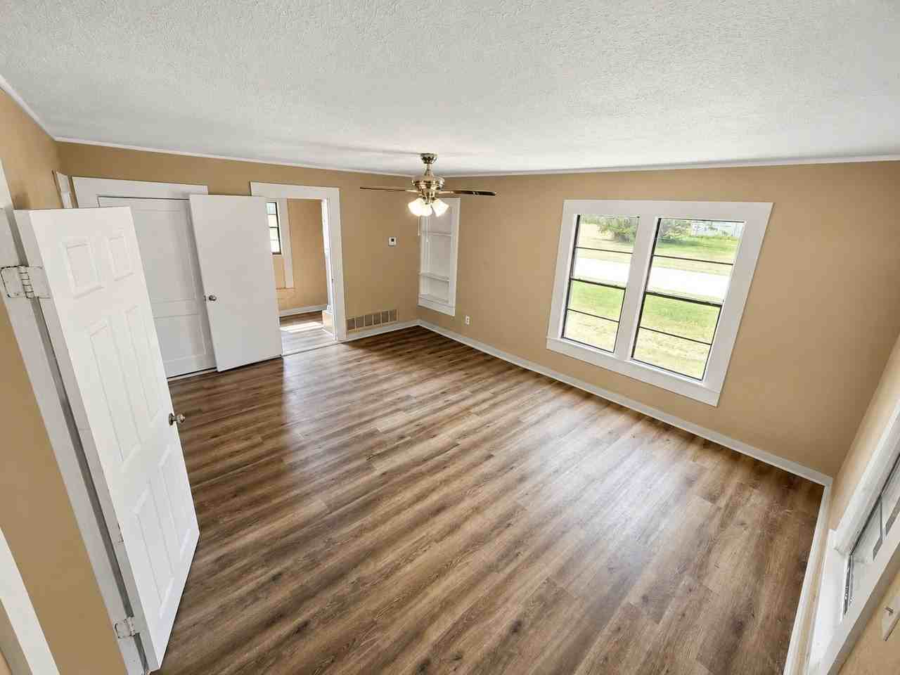 122 Olive St - Photo 5 of 16